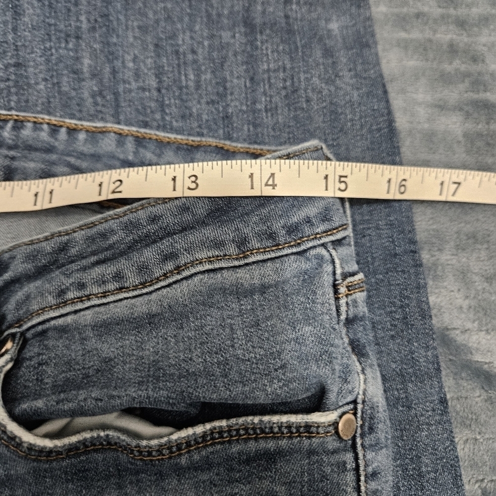 Justblack womens distressed medium wash jeans! - Picture 5 of 7